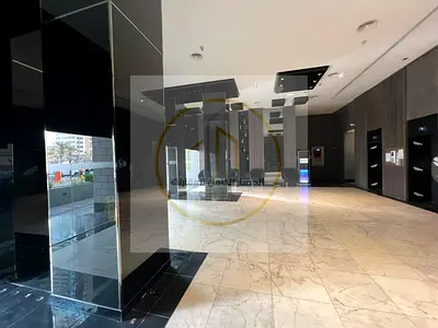 شقة غرفتين وصالة للايجار السنوي في منطقة القصباء الشارقة باركن مجاني جيم ومسبح مجاني بلكونة اطلالة بحرية تصديق العقد علي المالك غرف ماستر موقع متميز