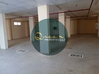 مساحة كبيرة / موقع مميز وحيوي / قريب من الخدمات والمرافق