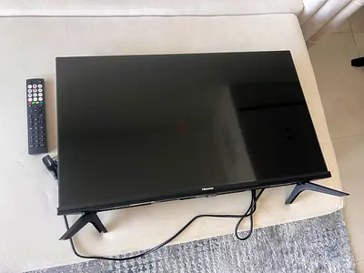 Hisense 32-inch LED TV with remote - for spare parts / T con issue