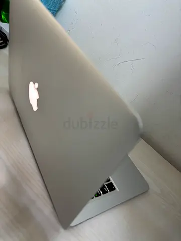 Apple MacBook Pro 13-inch (Good Condition) - Silver