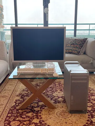 Vintage Lovers! Mac Pro Dual-Core Intel Xeon + 30-inch Apple Cinema Display + Installed Softwares