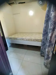 Executive fully furnished couple partition available in Karama