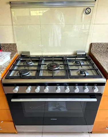 Siemens(German) 5burner+FREE DELIVERY!!!Made in Italy Excellent Condition Cooking Range For Sale!!!