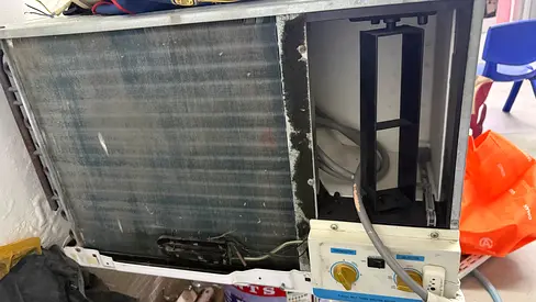 Onida Window Type Air Conditioner with remote (Label/Unit) - Working Condition Unknown(1.3ton)