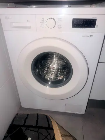 LG 8kg Front Load Washing Machine F2Y1TYP3W, 3 months old, like new
Barely used, no scratches, works