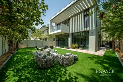 Exclusive Corner Plot | Park-view | Vastu