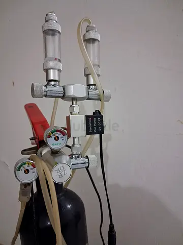 CO2 system with cylinder