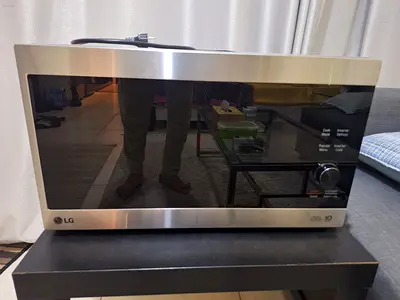 LG Microwave Oven - Model MH8265CIS
