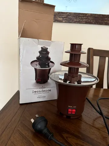 Chocolate Fountain - Compact Dessert Fountain
