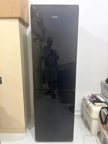 Hitachi bottom freezer Refrigerator