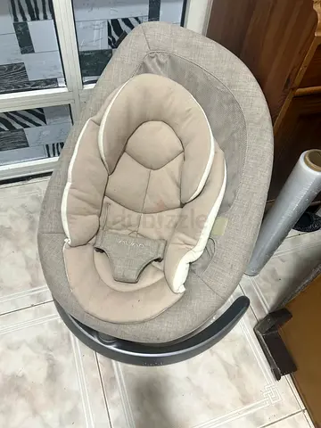 Nuna style baby rocker with newborn insert - beige