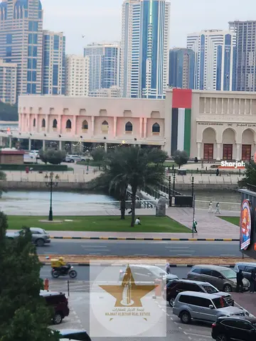 45,000 درهم سنوياً فقط! | لعشاق الإطلالات المميزة والسكن الراقي في المجاز 3 بـ 3 غرف وصالة وإطلالة على مسرح المجاز 🔥 عيش فخامة السكن العائلي والمناظ