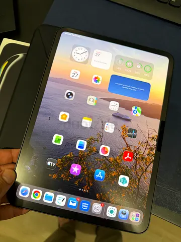 iPad Pro M5 11 inch 256GB (WiFi) still under warranty