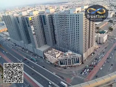 For sale: 2-bedroom apartment with a living room; down payment of only 200,000. Located in City Tower.