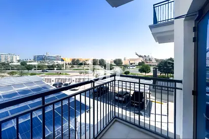 Modern Living | Golf Course Views | Prime Location