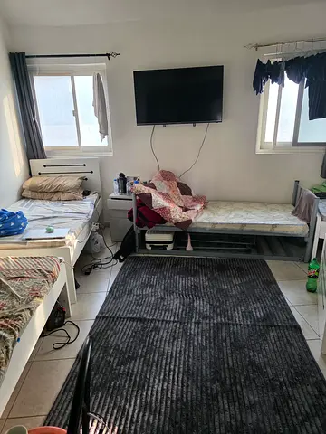 Comfortable Bedspace near Parks and circle mall