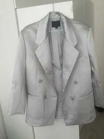 Light grey women's double-breasted blazer, size M to L Xl they cane wear