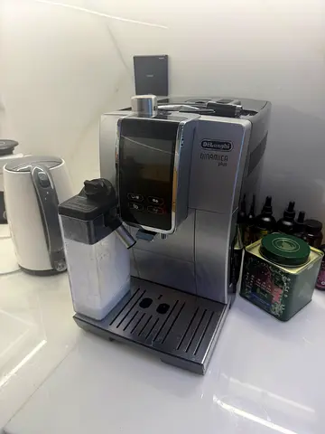Delonghi dinamica plus coffee machine