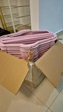 Lot of pink velvet clothes hangers - new, non-slip