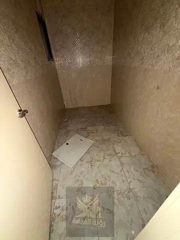 For Rent in Sharjah – Al Majaz 3 2 Bedroom Apartment with Living Room, located on the main road in a prime location, close to all essential services