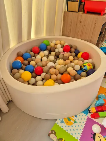 Round Foam Ball Pit with Assorted Balls - Neutral Beige