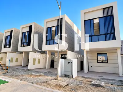 STANDALONE VILLA | 3BR | PRIVATE BACKYARD | CLOSED KITCHEN
