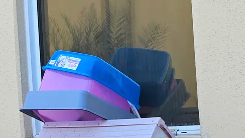 Cat litter box