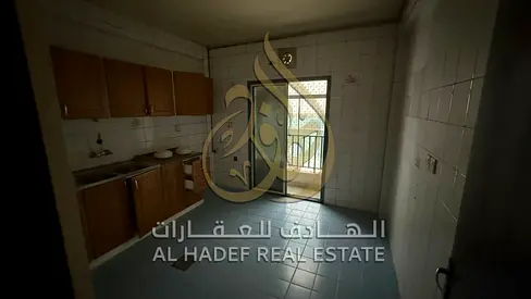 بلكونة وإطلالة مميزة بالقرب من بحيرة خالد ومختلف الخدمات