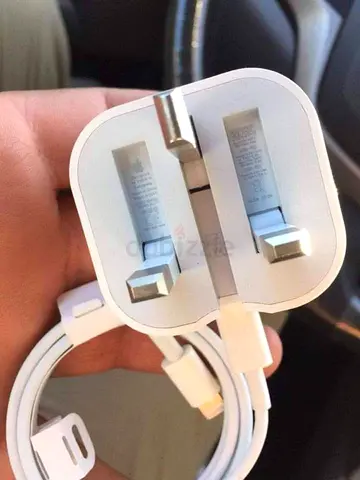 Apple 20 w adapter in box with type C to lighting cable