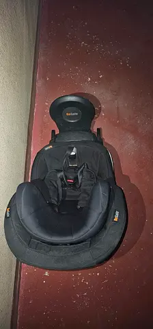 Urgent SALE!! -Used black infant car seat- good condition-Price Negotiable