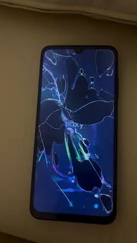 Samsung phone with cracked screen - for parts/repair
