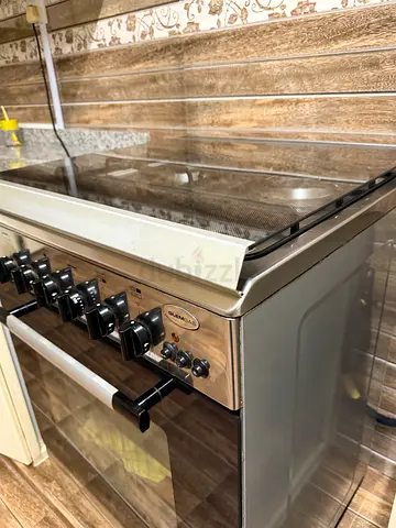 Used freestanding gas cooker with oven and stovetop - good working condition