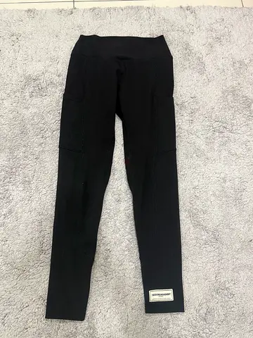 The giving movement leggings S - M