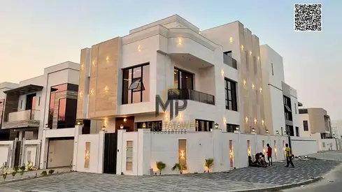 فيلا كورنر بتصميم سعودي فاخر، بموقع مميز مقابل مسجد مباشرة، تملك حر 100% لجميع الجنسيات، والسعر شامل رسوم التسجيل والتملك — فرصة استثنائية للسكن و