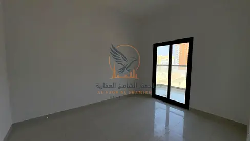 شقة غرفتين وصالة بتشطيب راقٍ مع بلكونة وتكييف مركزي وخزائن حائط وموقع مميز في النعيمية 1 عجمان بالقرب من شارع خليفة