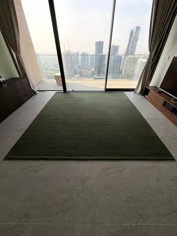 Plain real wool dark green area rug - brand new condition, 280x270cm