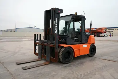 2015 Doosan D70S-7 Forklift | 6.2 Ton Capacity | 2.74 m Lift height | PRICE - AED 42,300