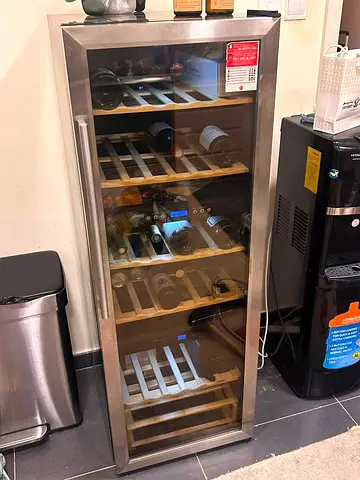 Free delivery Hoover Wine Cooler / 72 Beverag bottle capacity with dual zone temperature