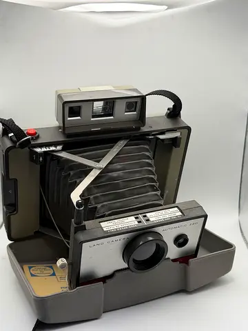 Polaroid Automatic 220 Land Camera