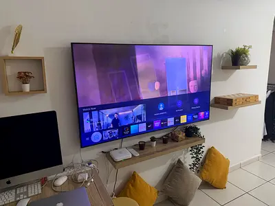 60 inch Samsung Smart LED TV - Wall-mounted, Good Condition