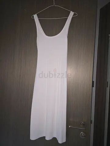 White casual sleeveless maxi dress, size not specified