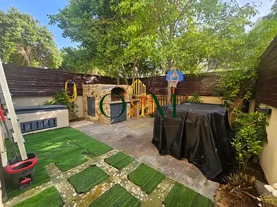 2BR TOWNHOUSE | CORNER UNIT| UPGRADED