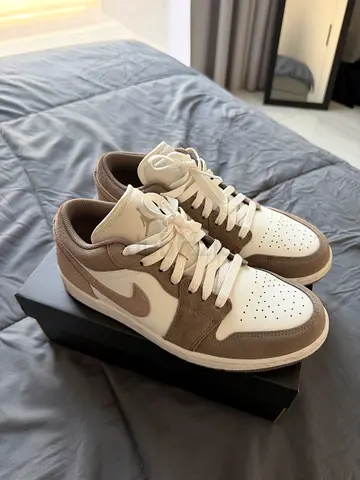 AIR JORDAN 1 LOW
OLIVE GREY/ENIGMA STONE excellent condition