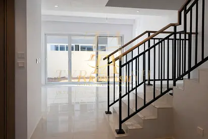 STYLISH 4BHK| CLOSED KITCHEN| AVAILABLE MID APRIL
