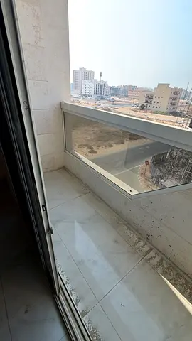 أول ساكن في الجرف 3 عجمان | غرفة وصالة ماستر | بلكونة | حمام إضافي | قرب مخرج دبي | 32 ألف