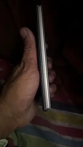Honor phone (used) — side shows damage, needs repair