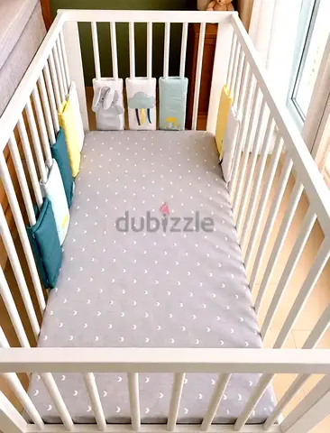 White Baby Crib with Mattress and Bumpers