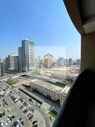 شقة غرفتين وصالة مع غرفة تخزين وجيم ومسبح وموقف مجاني وتكييف فري