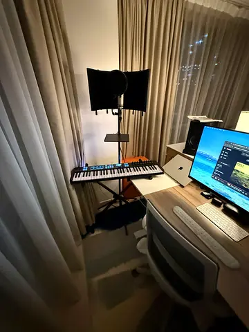 Microphone Isolation Shield + Stand & Pop Filter