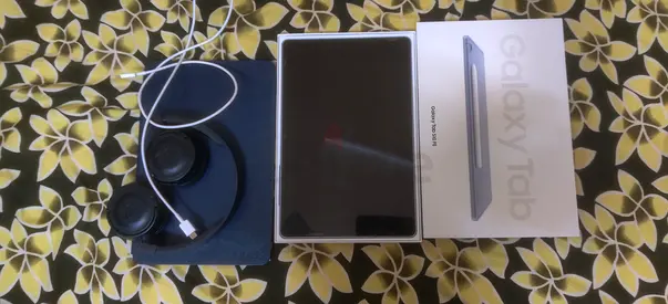 Samsung Galaxy Tab with protective folio case - good condition 1 month used with a jbl headphones 🔥